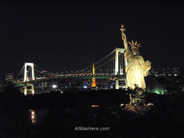 el-rainbow-bridge-y-la-estatua-de-la-libertad-odaiba-tokio-japon-estatue-of-liberty-tokyo-japan