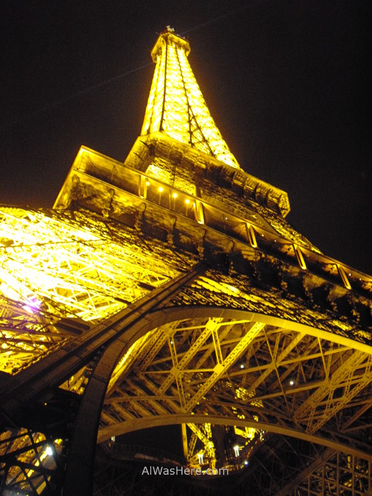 Torre Eiffel iluminada