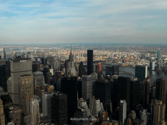 vista-hacia-el-este-en-el-centro-de-la-imagen-se-ve-el-edificio-chrysler
