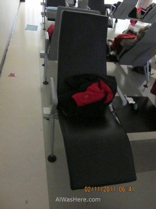 Butaca para dormir en el aeropuerto de Doha, Catar. Sleep airport Qatar